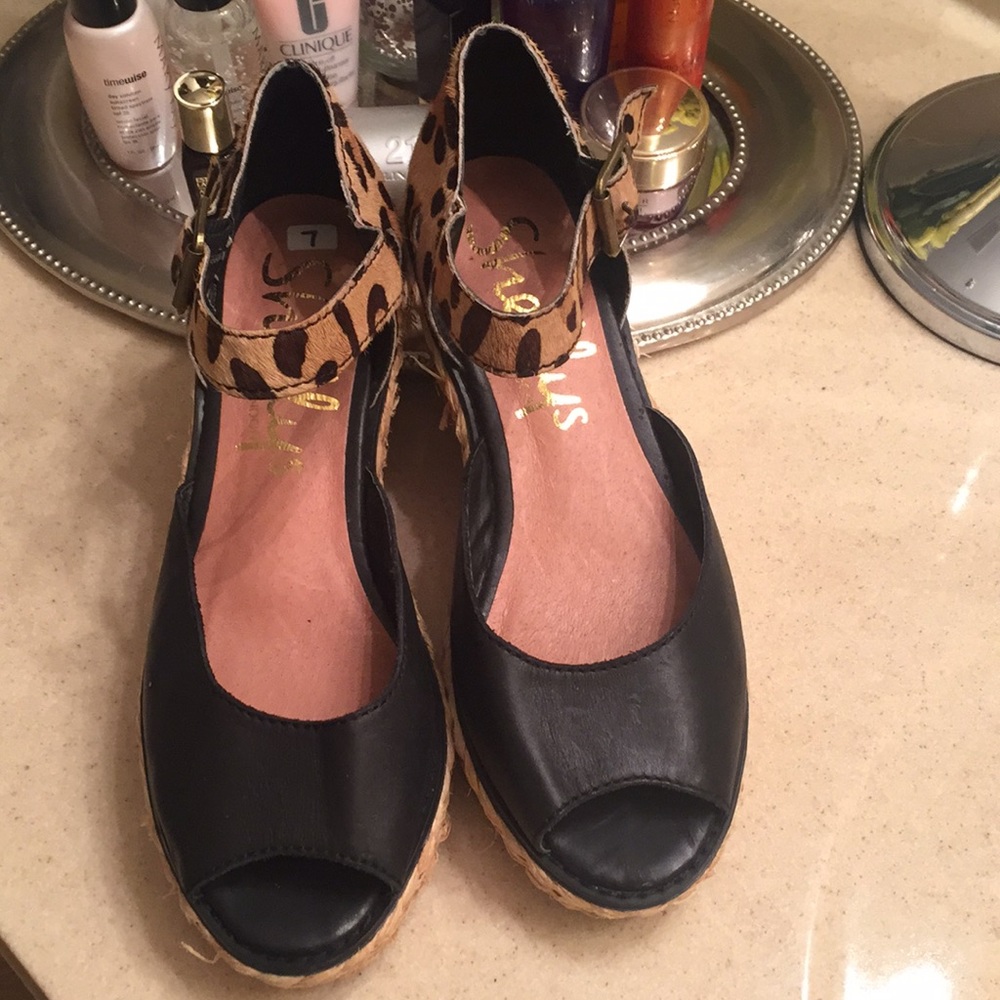 Shellys London low Wedges